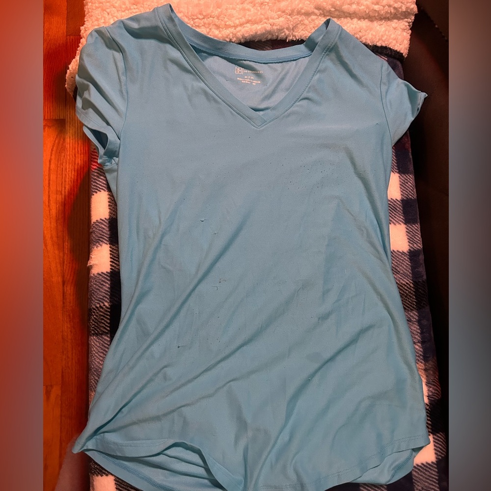 No boundaries, blue top
